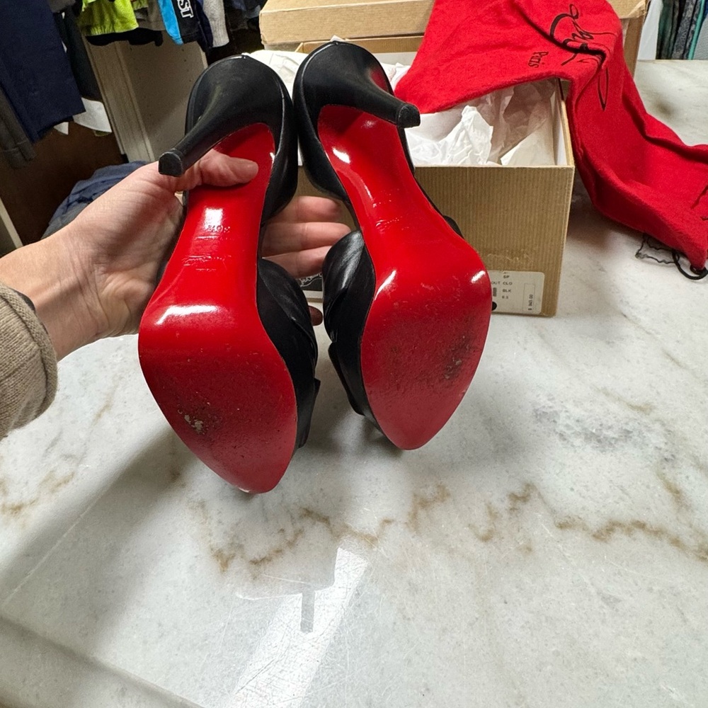 Christian Louboutin Volpi 150mm
(Worn Once) (Authentic) - Picture 6 of 8